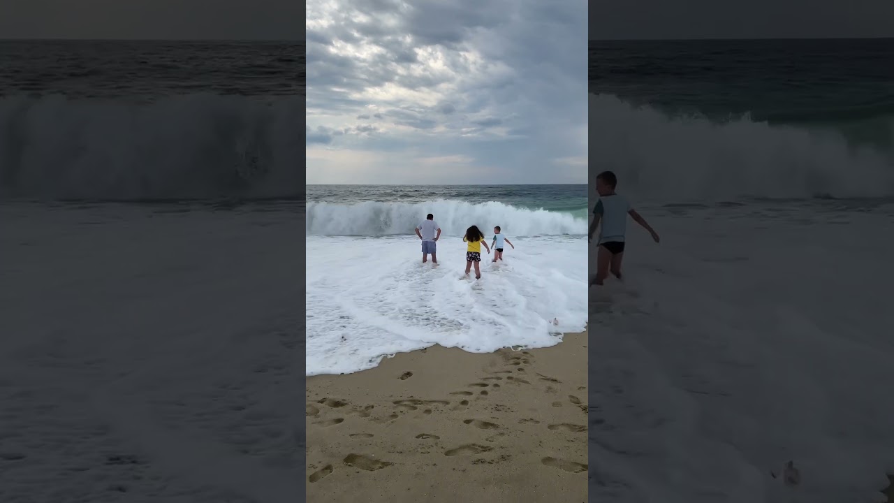 Insane waves in Greece (original sound)