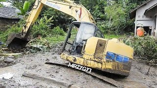 Excavator Stuck In Mud Heavy Recovery Komatsu PC228