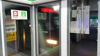 서울지하철 2호선 내선순환 S2508 강남역 진입(216편성)