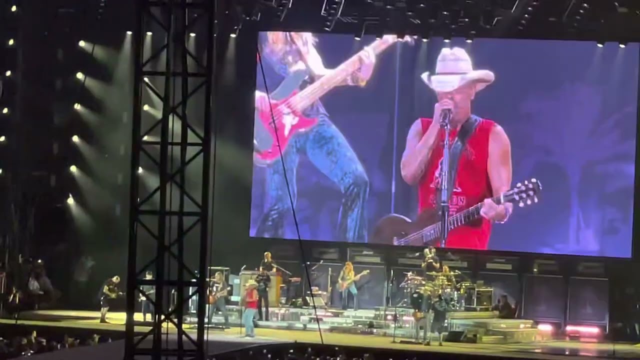 Kenny Chesney Gillette Stadium 8/26 Opening