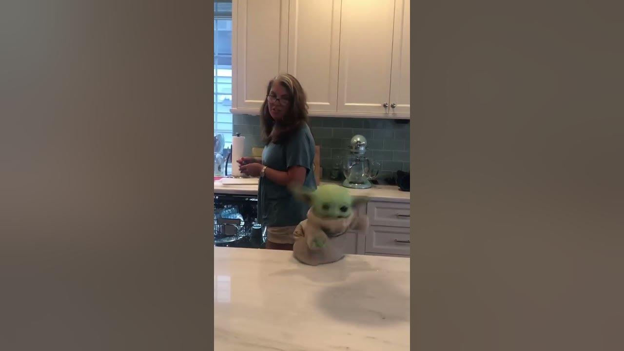 BABY YODA DANCING #babyoda #yoda #gedai - YouTube