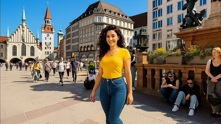 Too Crowded or Just Perfect? ☀️ Marienplatz Town Hall Overrun with Tourists & Sun Seekers!