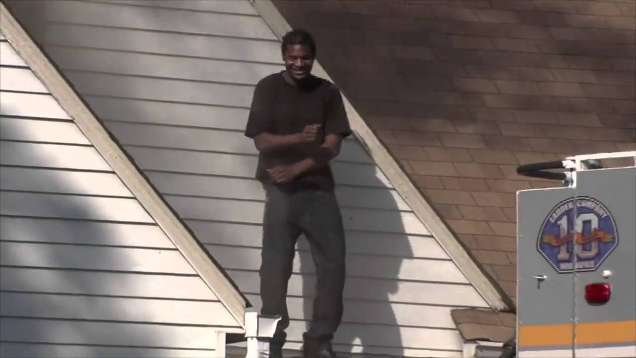 Man dances on top of ex's burning home - YouTube