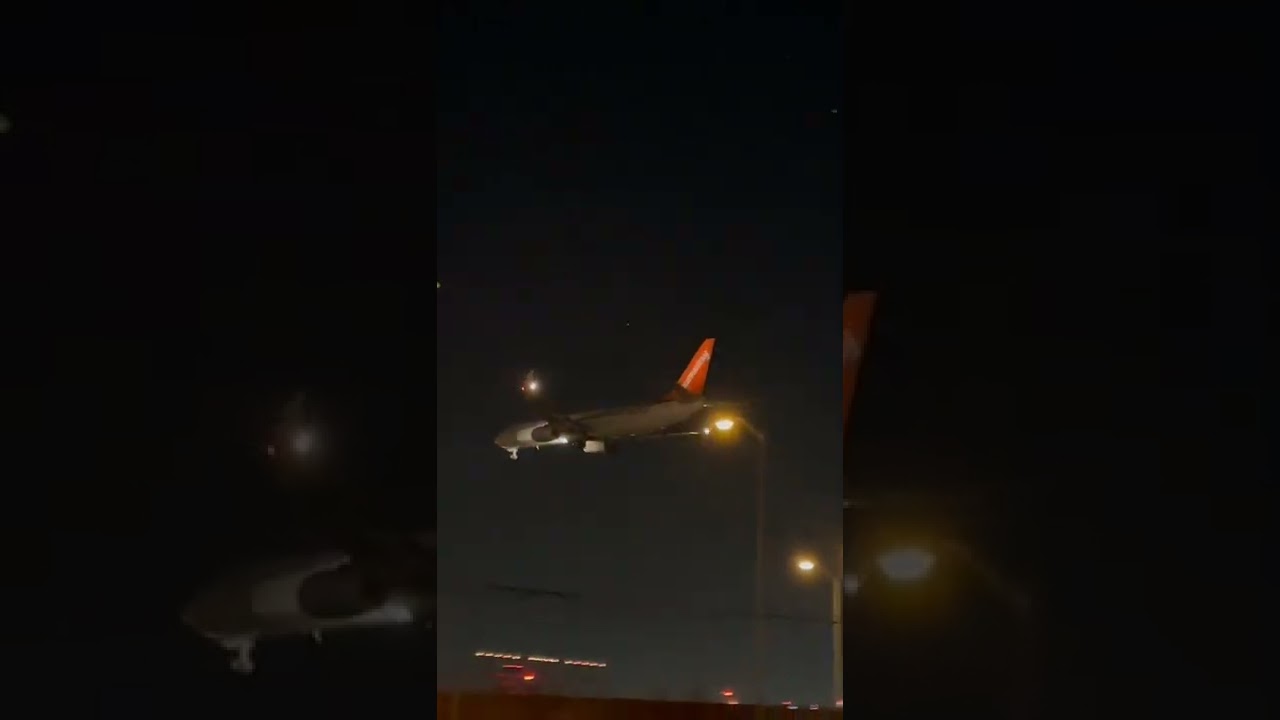 Sunwing Airlines jet smoothly lands at YYZ on a cold, cloudless late November night in Toronto. 🥶