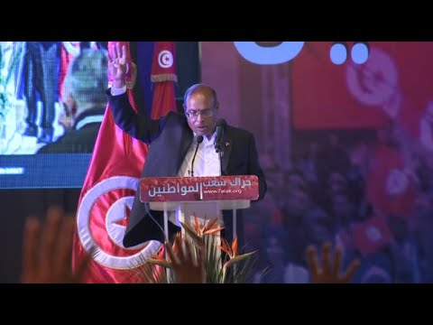 المنصف المرزوقي رافعاً إشارة ‏رابعة‬: أطالب بالإفراج عن ‫‏الرئيس مرسي‬