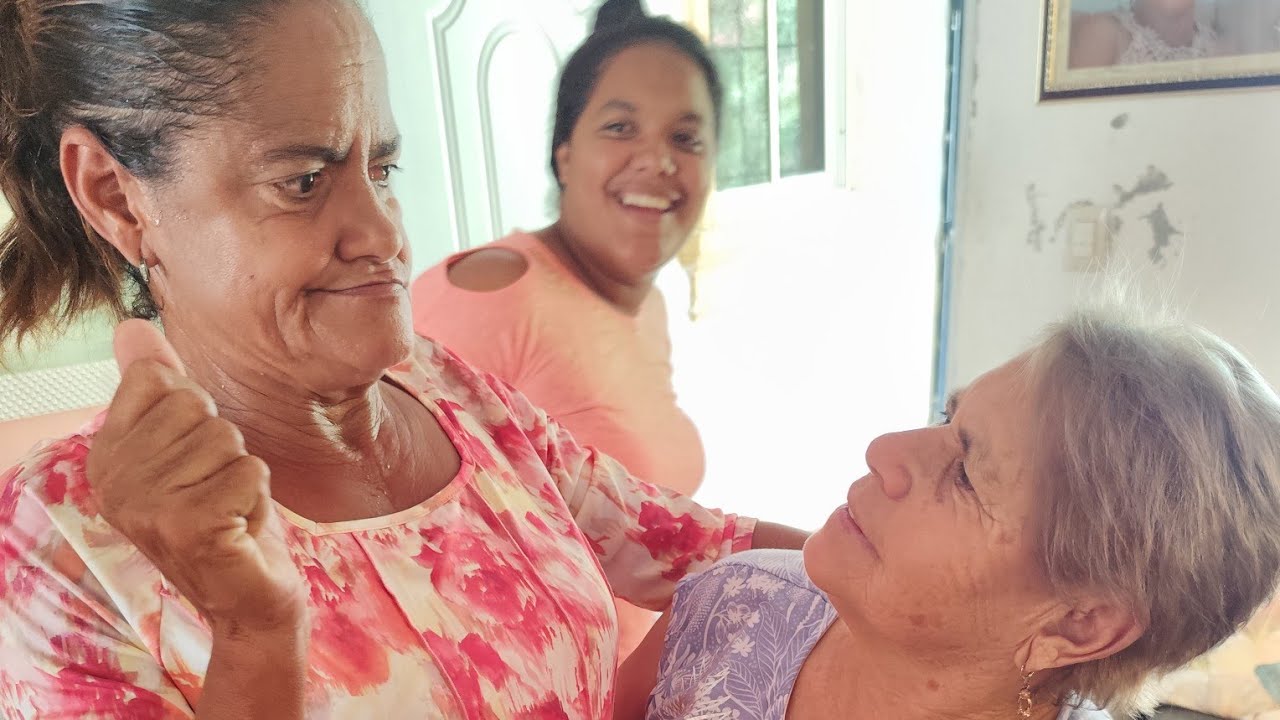 Nancy y su mamá FIFA se pequen disputándose la fama.