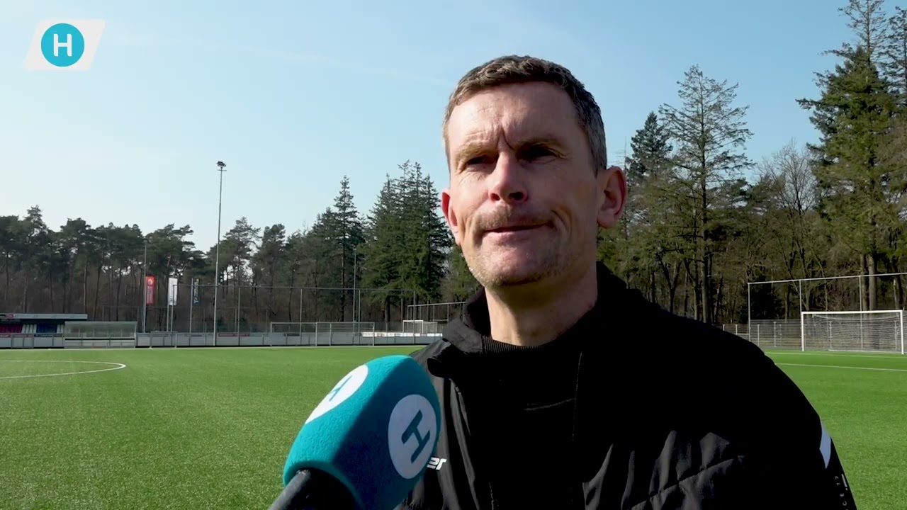 Hoofdtrainer Seegers bespreekt chaos bij club en blikt vooruit op TOP Oss | Helmond
