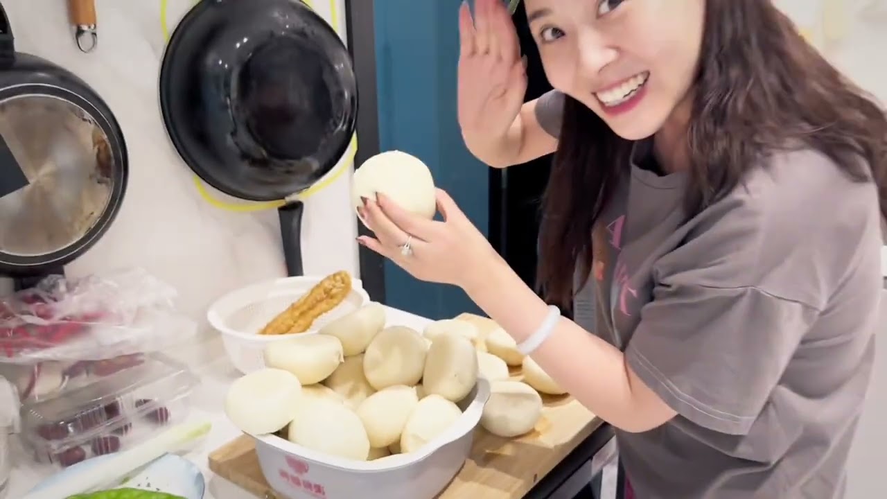 国庆假期媳妇在家睡两天 煲汤展现母爱 儿子却不敢喝