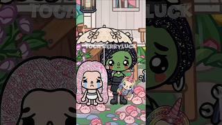 Elphaba helps poor children👶🏼🥺🥰💘 #tocaboca #tocalifeworld #shorts