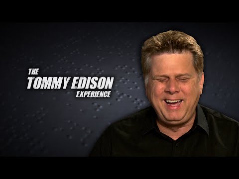 Blind YouTuber Tommy Edison - Funny Side of Being Blind