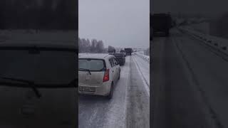Пробка на трассе с Уяра в Красноярск