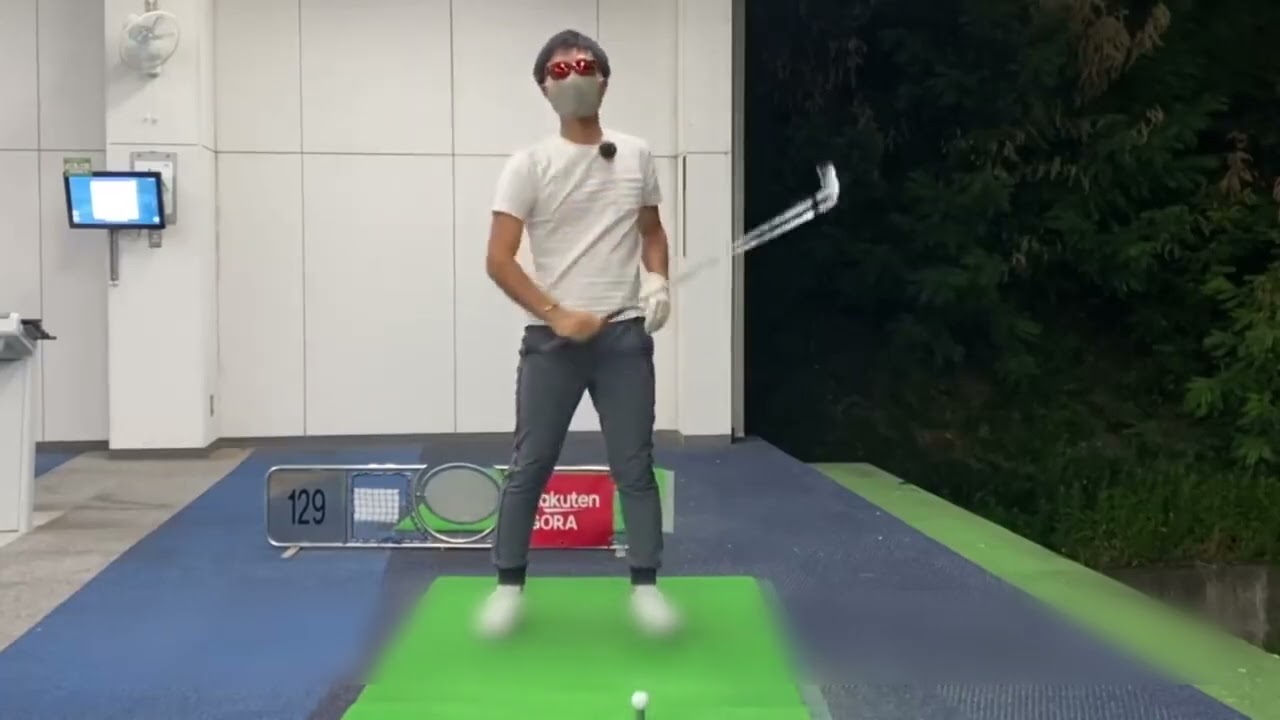 高尔夫铁杆如何打的又直又远，身体重心移动是关键#高尔夫 #高尔夫挥杆 #小白球 #高尔夫练习#高尔夫教学