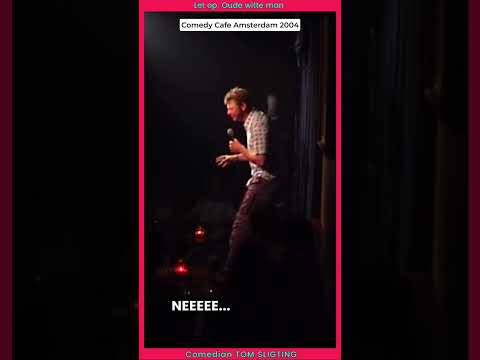 "Zonder dat Tom het weet maakt hij een foute opmerking... Of weet hij precies wat hij doet? Het werd