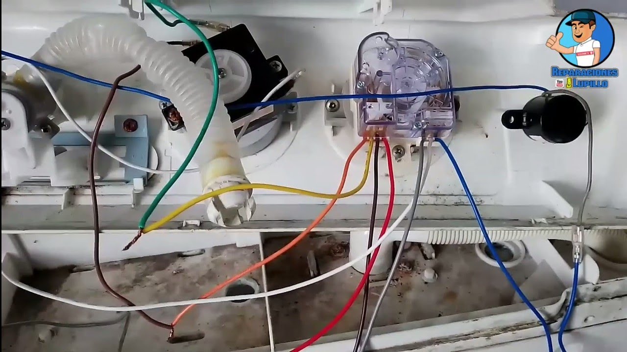 lavadora de dos tinas jira para un solo lado y enreda la ropa