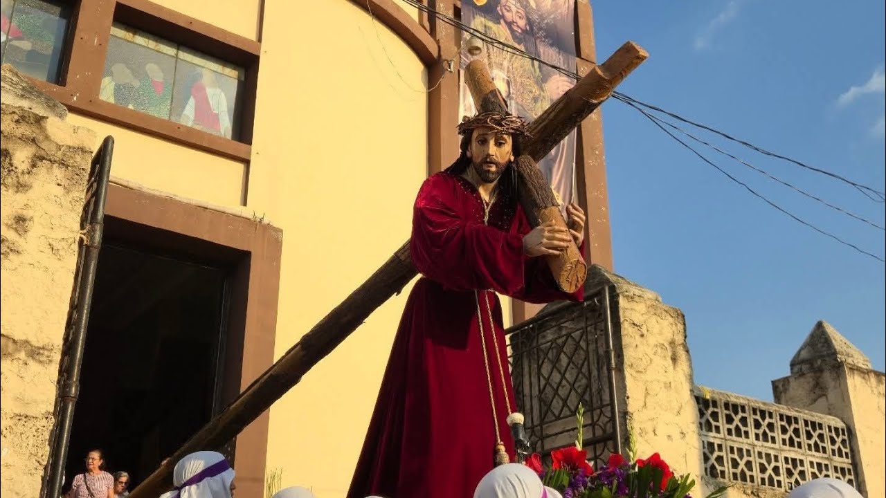 Primer Viacrucis del Tiempo de Cuaresma en El Viernes después de Ceniza.