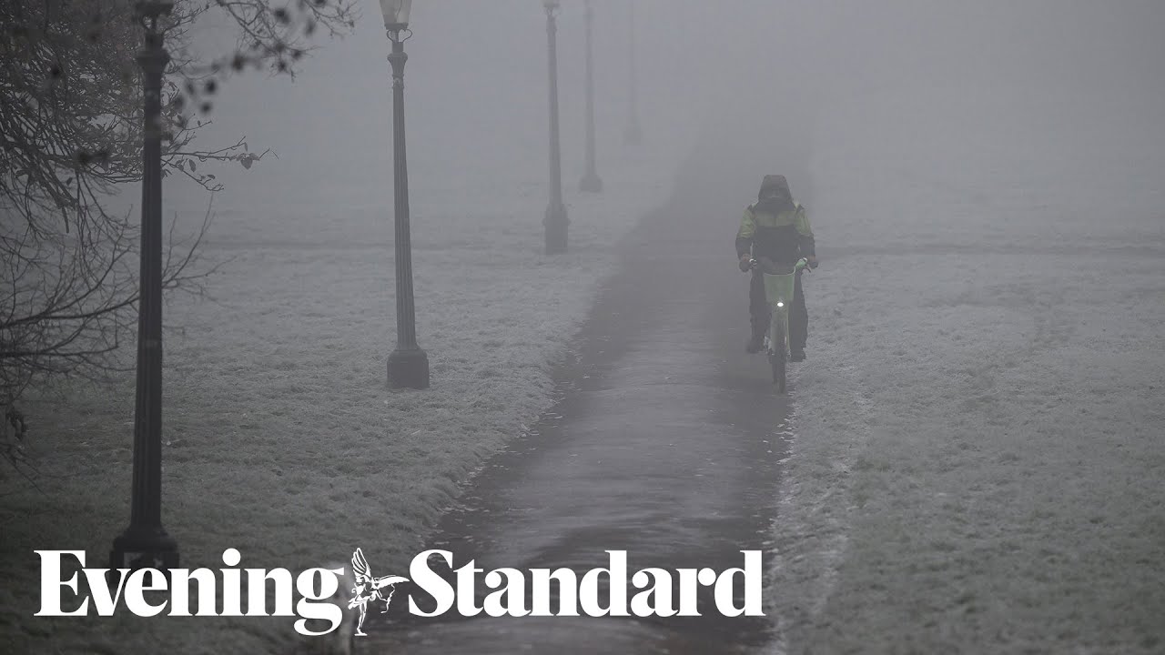 Travel chaos as London blanketed by snow and freezing fog