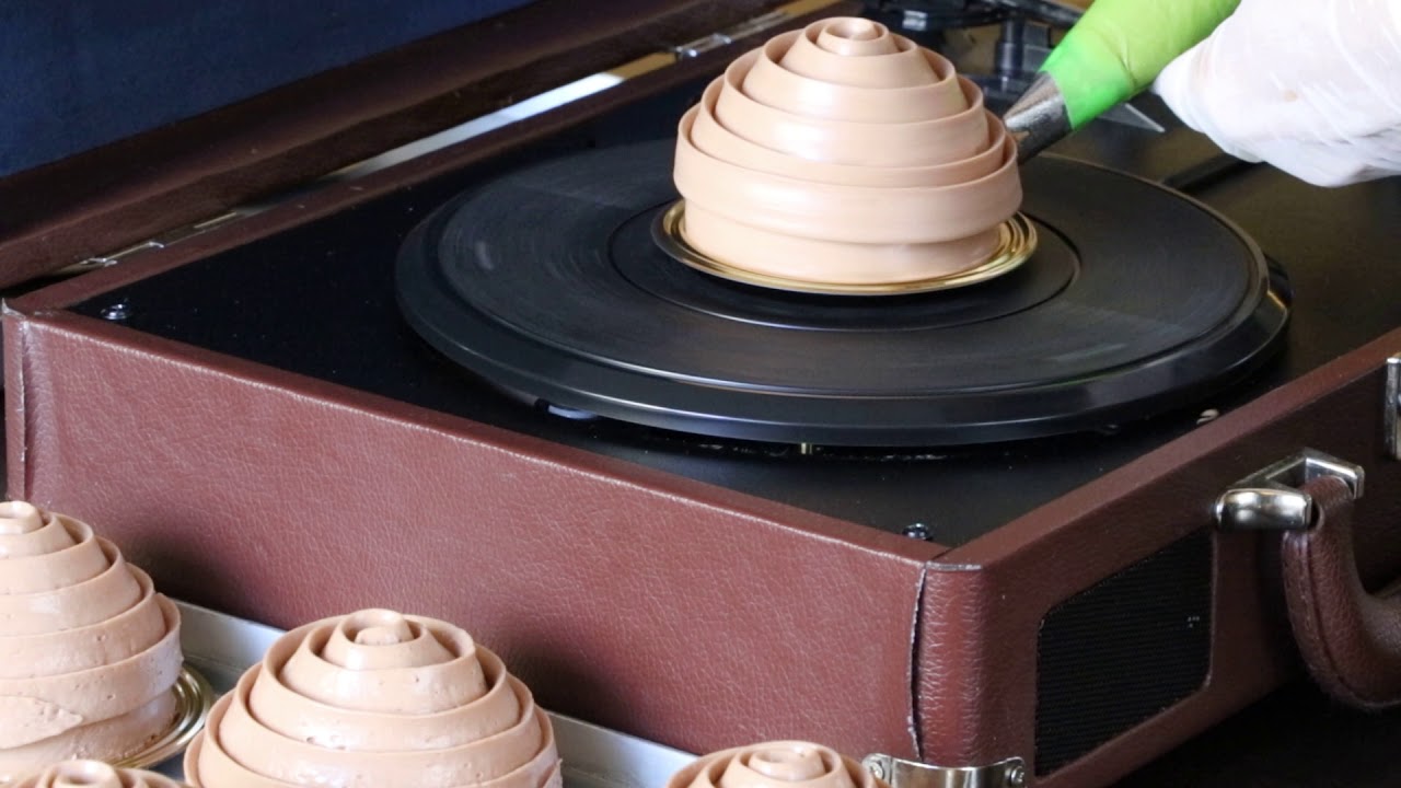 Decoration Spinner Tourbillon Avec Le Tourne Disque Wilton Douille Petale By Pouchkar Youtube