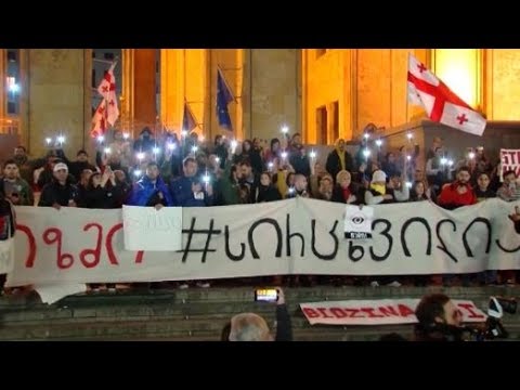 დაპირებულ საკონსტიტუციო ცვლილების ჩაგდებას უარყოფითი საერთაშორისო გამოხმაურება მოჰყვა