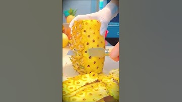 Techniques and skills for peeling pineapple with a sharp, pointed knife #shorts