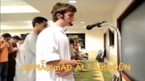 شاب بوسني الاصل يقراء القرآن بصوت رائع جداً في امريكا سورة ( طه )