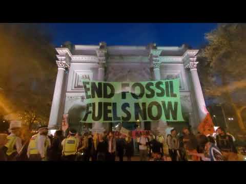 Protesters glue themselves to the floor - Extinction Rebellion Protest Marble Arch 2022