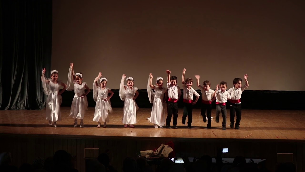 دبكة لطلاب الروضة