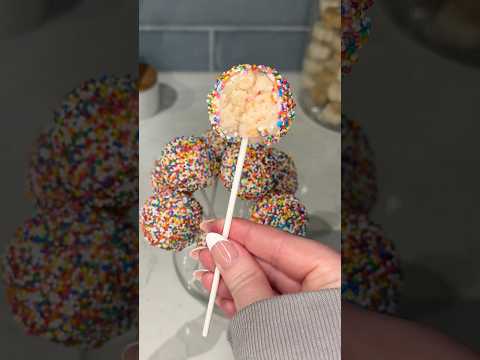 Ashley Markle Treatsのレシピ: カラフルなドット模様のケーキポップレシピ