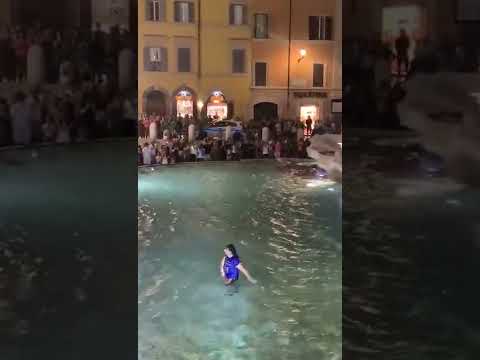 Swimming In The Trevi Fountain In Rome || ViralHog