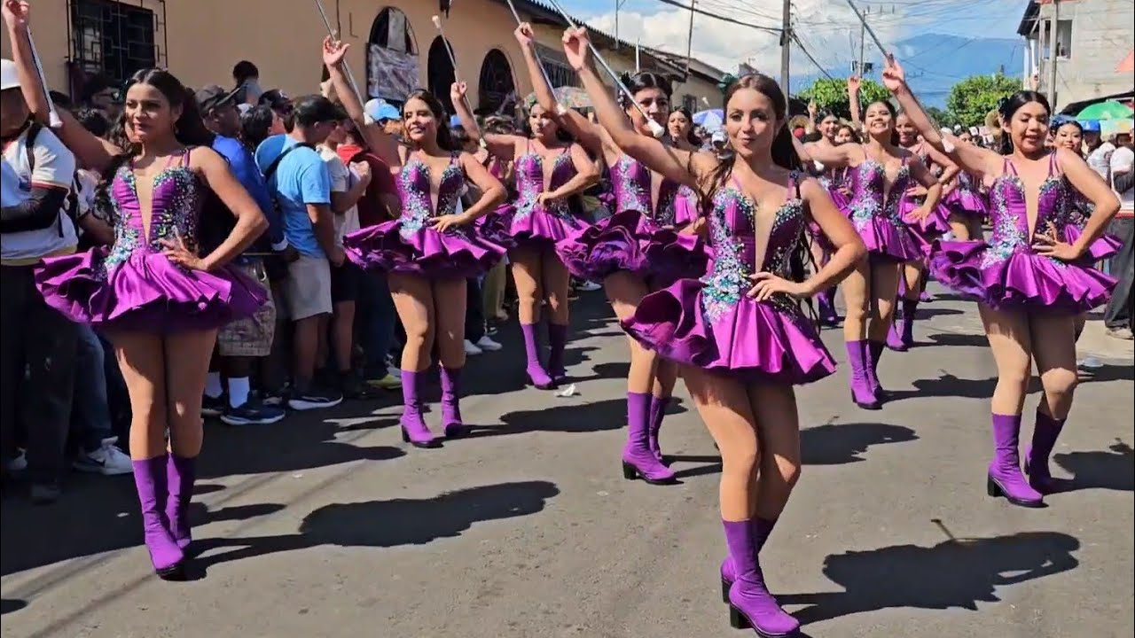 COLEGIO SALARRUÉ ✨ Hermosa presentación frente a casa de Don Hernán Conde ✨