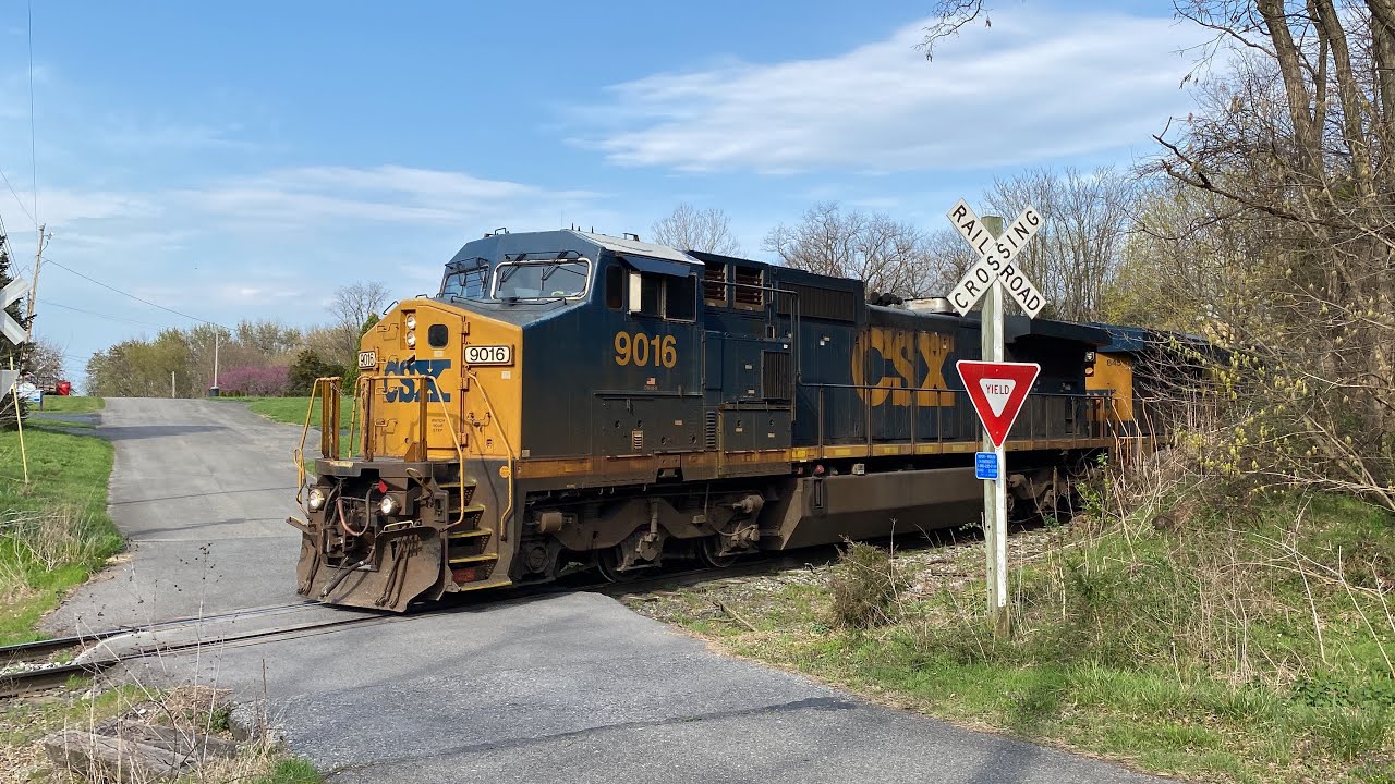 CSX train crossing Warrenfeltz Lane in Chewsville, MD YouTube