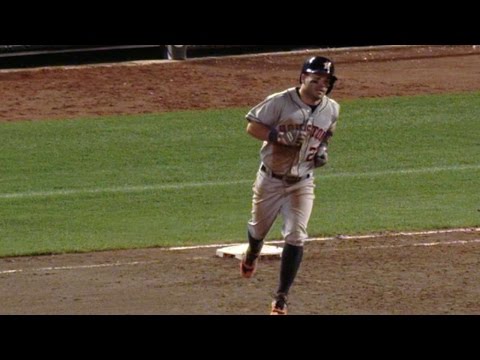 HOU@BAL: Altuve collects five RBIs in 15-8...