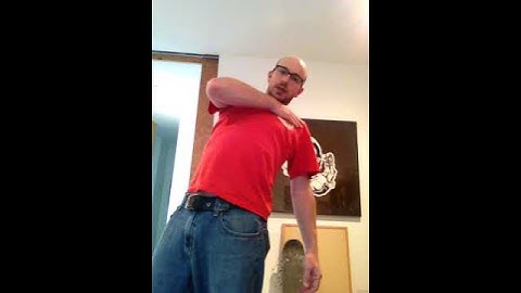 how to pop back in a dislocated shoulder