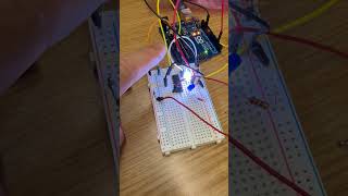 Turning an LED off/on with a TTL NOR gate
