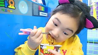 焼きそばを隠して食べよう！ black noodle Pretend play cooking for kids toys