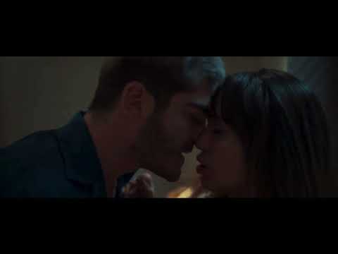 Don't Leave / Kissing Scene — Semih and Ozge (Burak Deniz and Berrak Tuzunatac)  Best Kiss Scenes