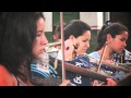 Capture de la vidéo "Villancico" Cateura Recycled Instruments Orchestra. Berta Rojas. Luis Àlvarez
