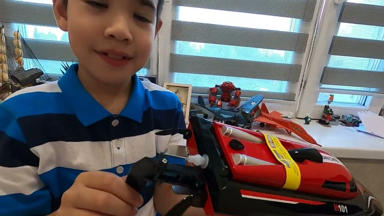 ЛОДКА НА РАДИОУПРАВЛЕНИИ - H101 WATER GHOST - РАСПАКОВКА+ИСПЫТАНИЕ В ФОНТАНЕ!