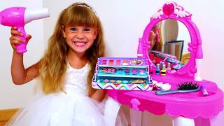 Arina plays Chocolate challenge make up toys in beauty salon