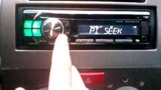 Autoradio 1 DIN Alpine CDE-112Ri, pomello cambio e bracciolo (Barcellona) su Lancia Ypsilon.
