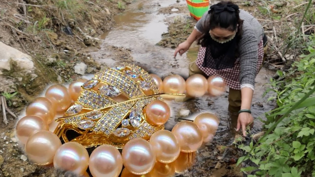 Rare pearl shells have been found in this mutated mussel - YouTube