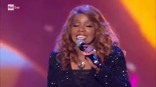 Gloria Gaynor - Never can say goodbye & Can t Take My Eyes Off Of  (HD)