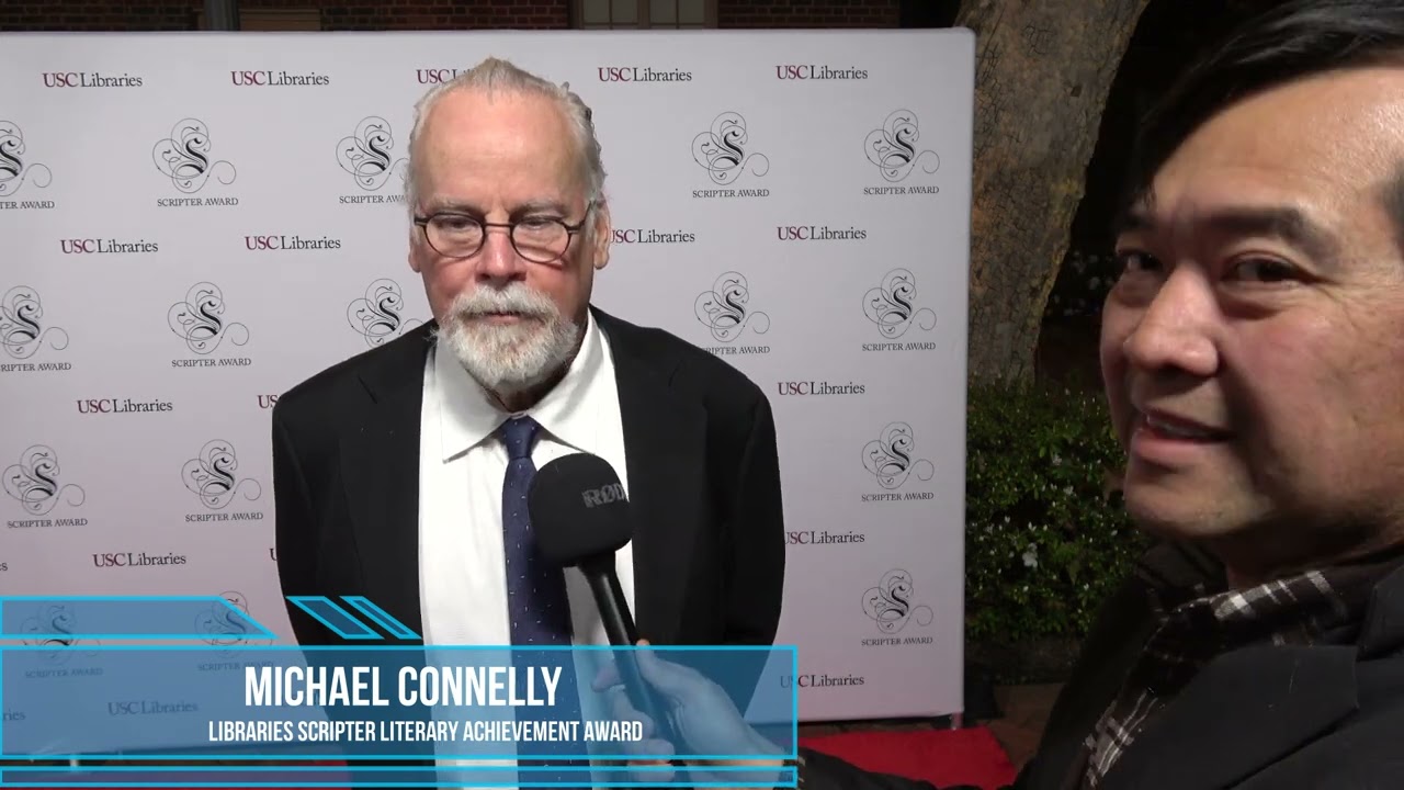 Интервью Майкла Коннелли на красной дорожке 38-й ежегодной церемонии вручения премии USC Scripter...