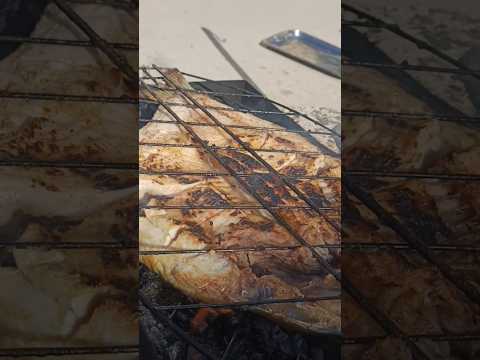 أسهل و افضل طريقة لشوي السمك مسكوف عراقي مع التمن الأحمر والزلاطة