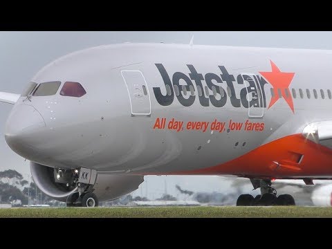 Jetstar 787-8 DREAMLINER Takeoff at Melbourne Airport