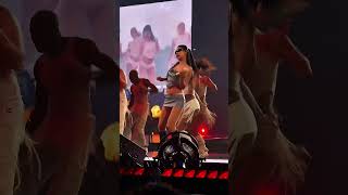 Jennie made the entire crowd go wild with like JENNIE #lisa #blackpink #jisoo #jennie #rosé