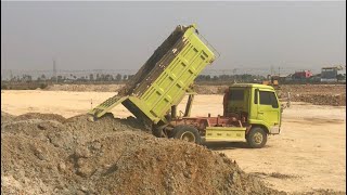 Side​ In Southern​ Drain​ Sewer Is Sand With Skills D20PDozer Trucks With Small TeamWork 5Ton Truck