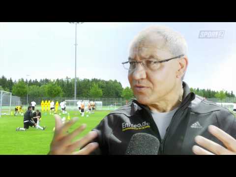 Felix Magath setzt ab sofort auf ein innovatives Trainingskonzept: Das neue Co-Trainer-Tandem Bulle und BÃ¤r schafft es, die Spieler noch schneller Ã¼ber den Trainingsplatz zu scheuchen als er selber. Das freut den fÃ¼r seine unorthodoxen Methoden bekannten Wolfsburger Coach natÃ¼rlich. Felix Magath ist natÃ¼rlich nicht nur ein cleverer Stratege auf dem Platz, sondern auch ein Anlageprofi auf dem BÃ¶rsenparkett. Seit 2010 wirbt er als Testimonial fÃ¼r Eniteo.de, dem Derivateportal der DZ Bank. Und nimmt nicht nur deswegen mit einem virtuellen Depot am BÃ¶rsenspiel âAnlageProfi 2011" von Eniteo.de teil. Am Ende wird sich zeigen, ob er nicht nur als Trainer, sondern auch in Finanzfragen einen kÃ¼hlen Kopf bewahren kann. Registrieren Sie sich jetzt fÃ¼r das BÃ¶rsenspiel âAnlageProfi 2011" unter: www.eniteo.de