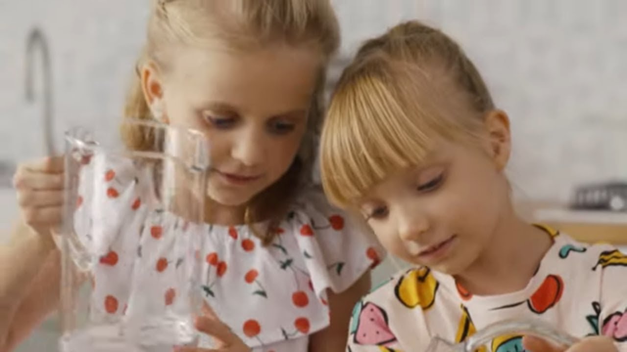 Te kolorowe kulki to dziecinnie prosty przepis na pyszną lemoniadę! [Patenciary]