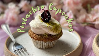 EASY PISTACHIO CUPCAKES with WHITE CHOCOLATE Cream Cheese Frosting