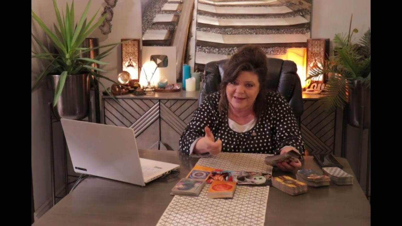 LIBRA YOUR GUIDES/GUARDIANS ARE P*SSED OFF BIG TIME! THEY'RE TEACHING THIS PERSON A BAD KARMA LESSON